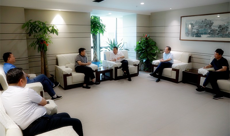 熊良虎会见榆林市委常委、常务副市长张凯盈