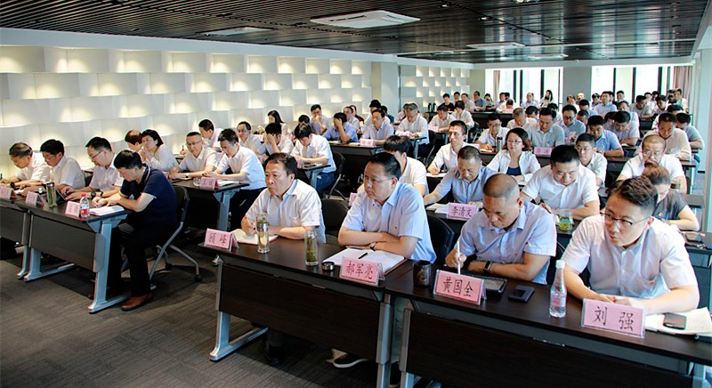 熊良虎在讲主题教育党课时指出：：不忘初心铸党魂、、切记使命勇继承，永做新时代高质量生长的奋斗者