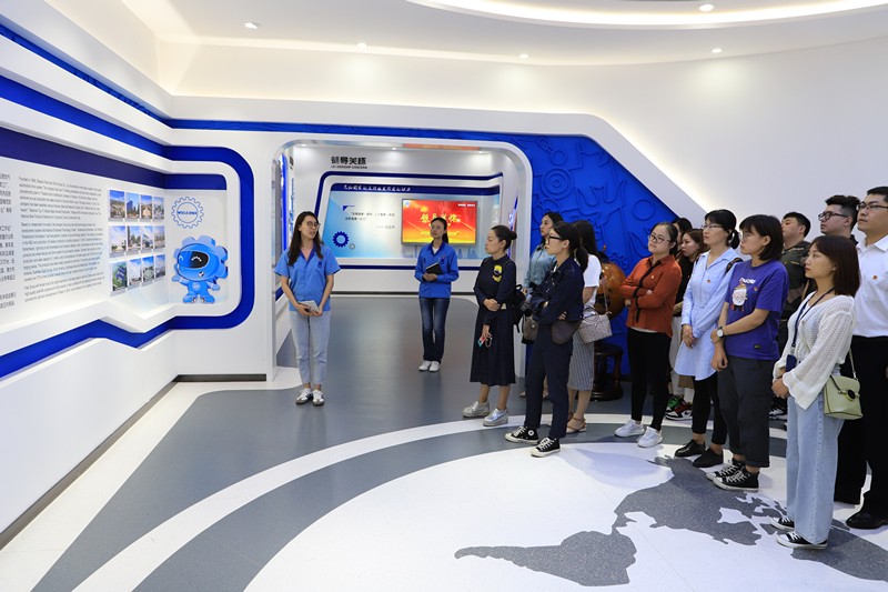 CG电子游戏集团团委到法士特集团旅行学习