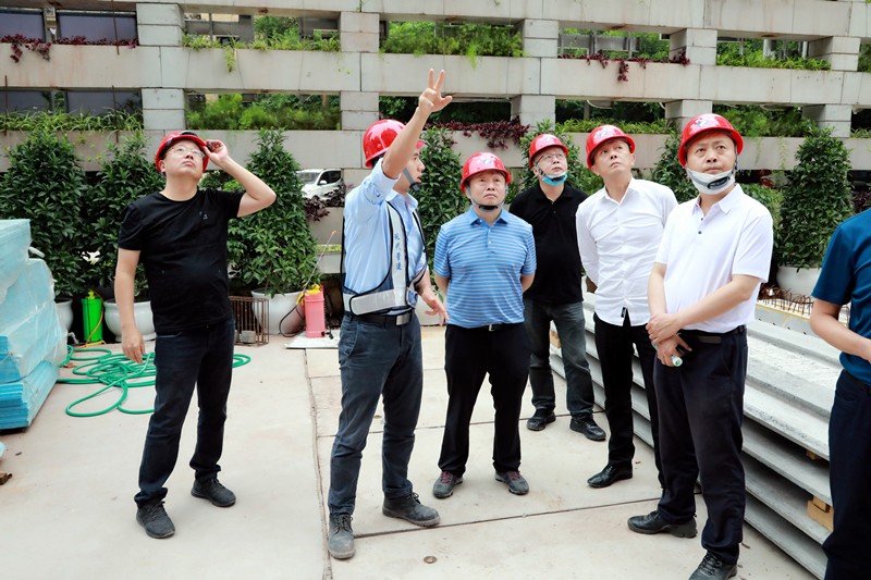 熊良虎在重庆市中科大业集团考察时强调：坚持生态优先战略，，念好生态经、、、走好扶贫路