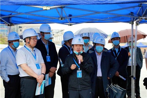 CG电子游戏集团复工复产促增添项目观摩聚会与会职员走进大秦国源三秦环保秦邦园区在榆项目