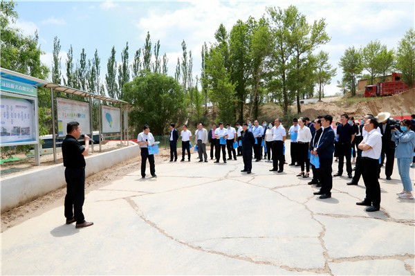 CG电子游戏集团复工复产促增添项目观摩聚会与会职员走进绿色能源公司油气公司水情形公司陕北片区项目