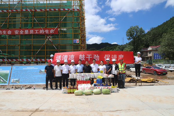 CG电子游戏集团开展“送清凉”活动 关爱一线职工