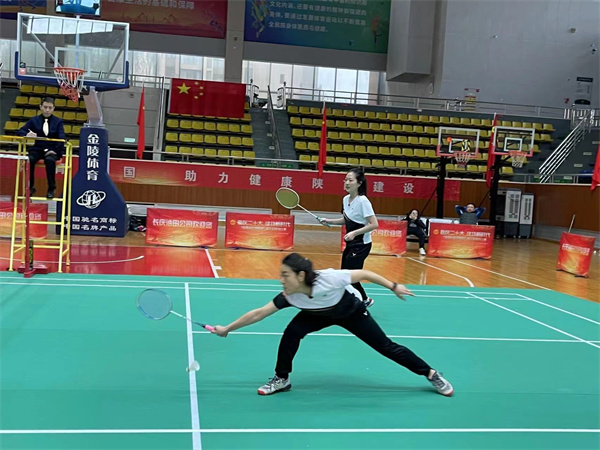 CG电子游戏集团代表队加入“陕西能化地质杯”职工羽毛球赛