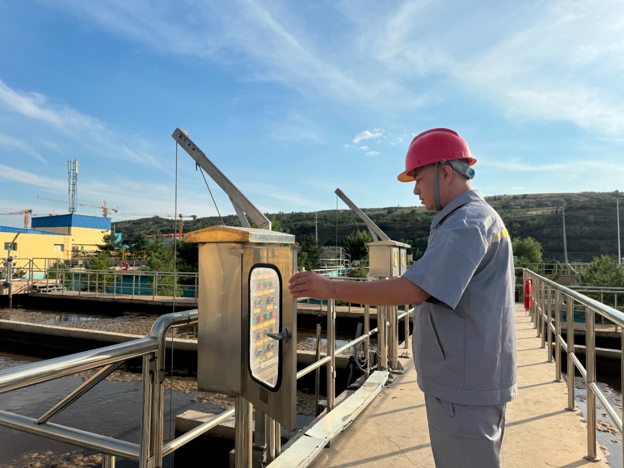 水情形公司职工贺虎荣获神木市人民政府揭晓的“2023年度生态情形；な虑橄冉鋈恕鄙称呼